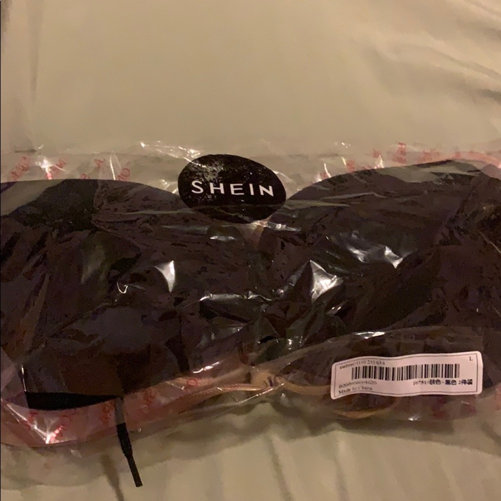 Adhesive bras